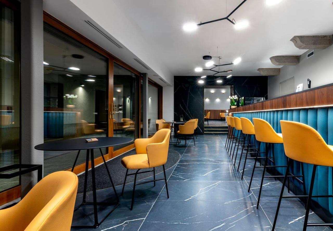 Palatinus Boutique Hotel เปตช์ ภายนอก รูปภาพ