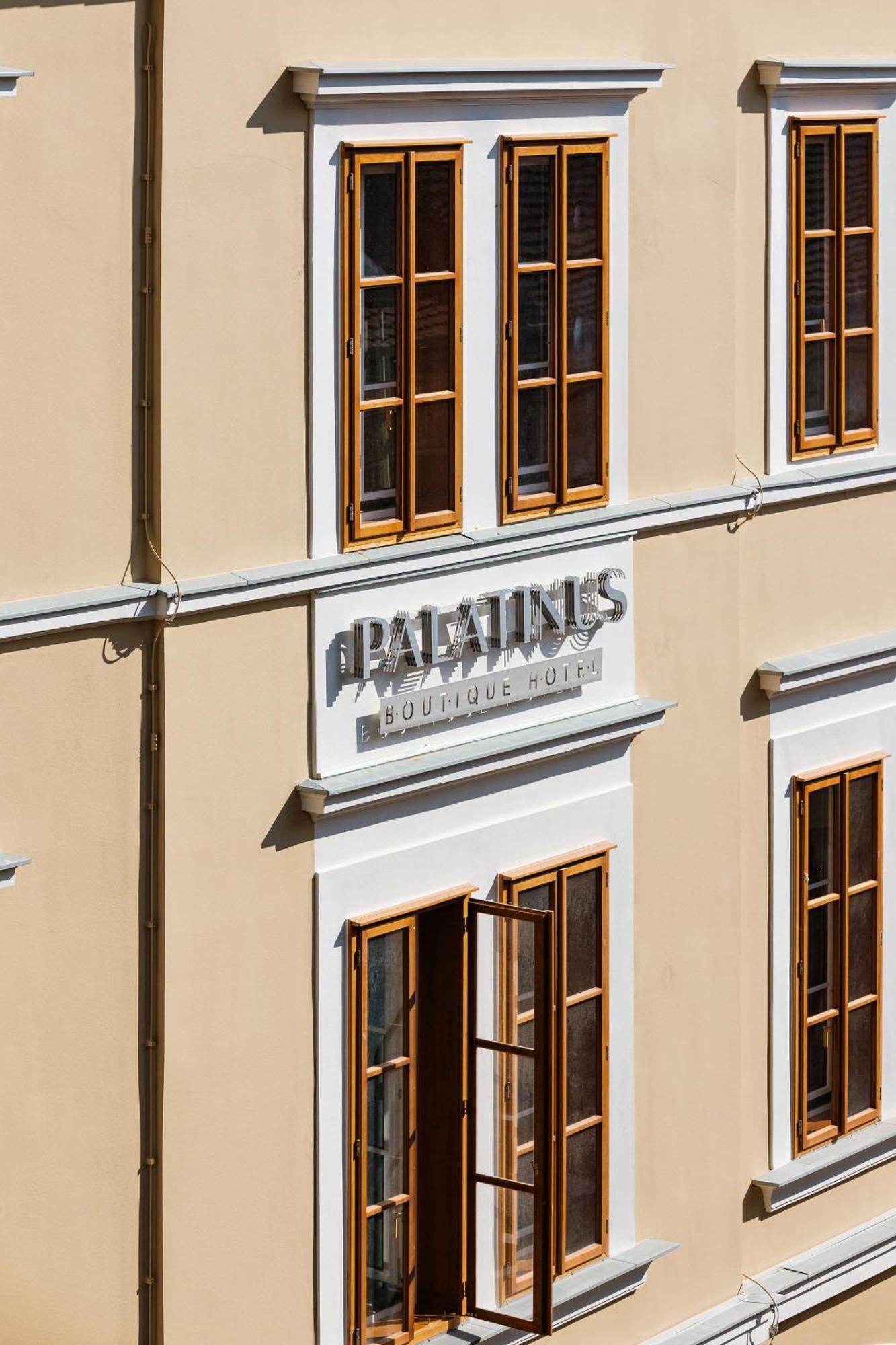 Palatinus Boutique Hotel เปตช์ ภายนอก รูปภาพ