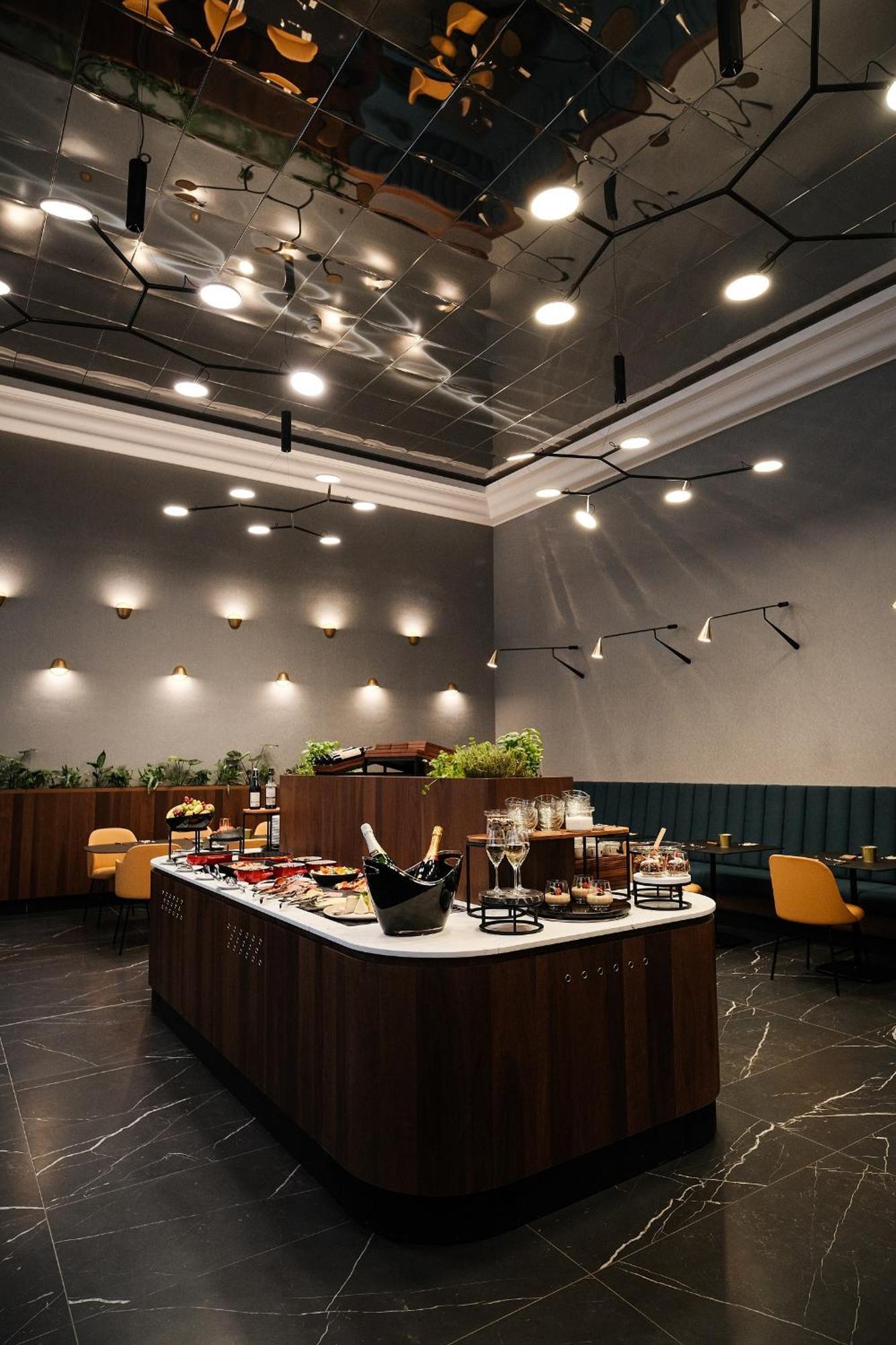Palatinus Boutique Hotel เปตช์ ภายนอก รูปภาพ