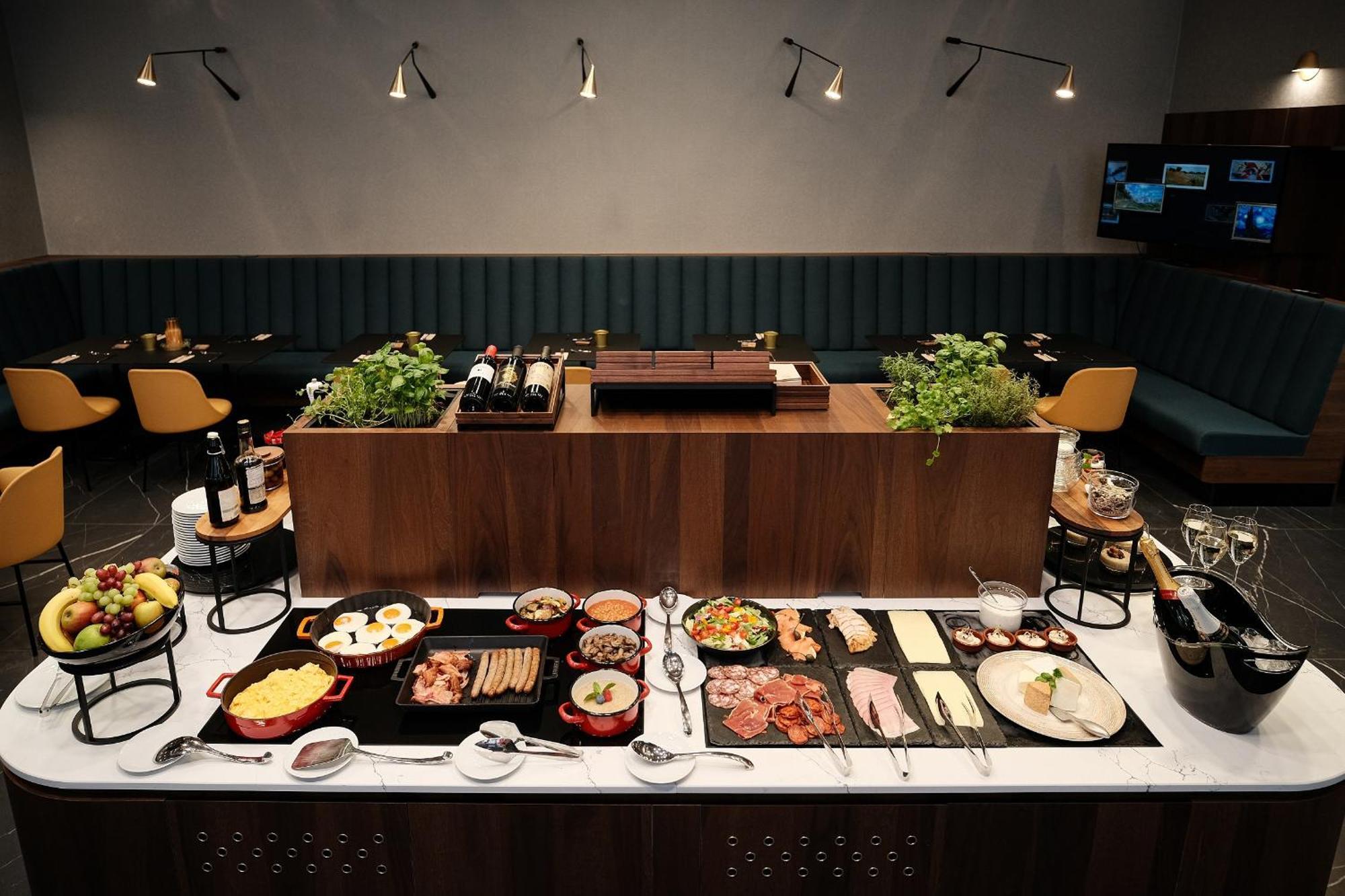 Palatinus Boutique Hotel เปตช์ ภายนอก รูปภาพ